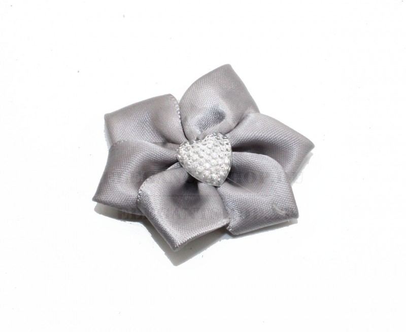 Szatén rózsa strasszkővel Kitűzők, Brossok                       Szatén rózsa strasszkővel Kitűzők, Brossok