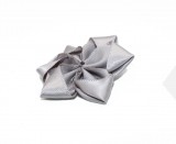                       Szatén rózsa strasszkővel Kitűzők, Brossok